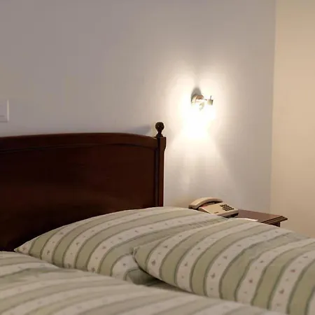 Otel &
