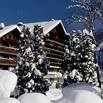 Hotel &